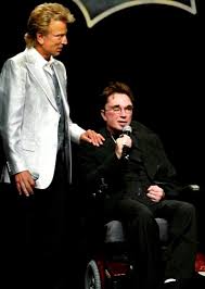 Siegfried fischbacher and roy horn were world renowned for their las vegas magic shows image: Roy Horn Of Siegfried Roy Dies From Coronavirus At 75 Townandcountrytoday Com
