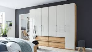 Ob ein begehbarer kleiderschrank, ein moderner schwebetürenschrank oder ein einfacher kleiderschrank mit schiebtüren. Interliving Kleiderschrank Serie 1205 Interliving