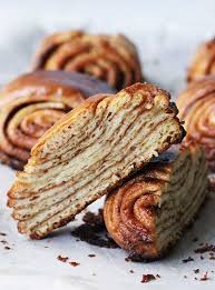 Super Swirly Cinnamon Buns The Sugar Hit Recette Recettes De Cuisine Recette Nourriture