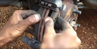 Untuk kereta auto, kaki kiri tak berfungsi berbanding kaki kanan untuk menekan pedal brek dan pedal minyak. Cara Menukar Brake Pad Myvi Sendiri Kinongaraj