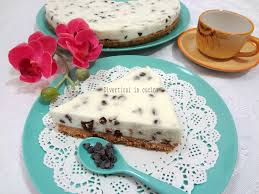 Compattate con il dorso di un cucchiaio e livellate bene. Cheesecake Ricotta E Gocce Di Cioccolato Divertirsi In Cucina