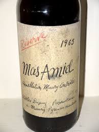 Ce maury 30 ans est un vin qui envoûte par ses arômes de pralines, de liqueurs de café et d'amandes grillées. Mas Amiel 1965 Reserve Great Wine 1965 Au Droit De Bouchon
