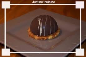 Domes Au Chocolat Et A La Mousse De Poire Sur Croquant Au Speculoos Recette Dome Chocolat Chocolat Recette Dessert