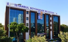 Hizmet binası içerisinde kapalı otopark, kreş, erkek ve kadın spor salonları ve konferans salonları yer alacak. Kartal Ek Hizmet Binasi