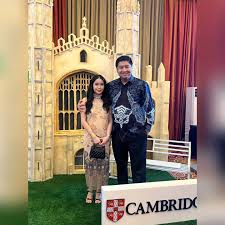 Senang bertemu dengan Mas AHY, Senior Bang Surya Paloh, Bapak Hashim dan  juga Bapak Budi Karya dan bersama dengan Donny Bos Standard Chartered  ditemani anakku Amaris dalam Acara The Birthday Party Of