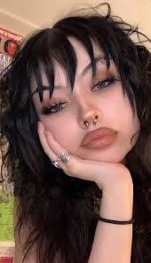 Evelyn Serrato's Instagram, Twitter & Facebook