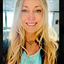 What are some affordable hostels or cheap places to stay in Kauai?