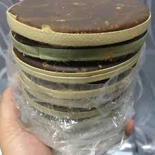 Gula melaka has a relatively low glycemic index (35 as opposed to honey's 55) giving a steadier supply of energy so it's an ideal sweetener alternative for children (no sugar peaks and lows in the bloodstream); Nisan Kerek Gula Kabung Teranung 99 Kandungan Nira Manisan Gula Melaka Shopee Malaysia
