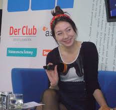 Drei meilen westlich von har'punaptra, der hauptstadt der zwerge und des handels, trafen sich sturmjäger und trollhändler zu einem nicht ganz legalen geschäft in den gebirgen der wüste. Jenny Mai Nuyen Wikipedia