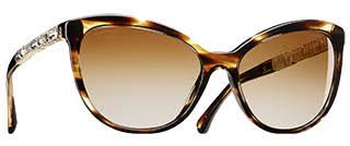 Je met en vente une paire de lunettes de vue pour femmes de la marque chanel à 55 000 da (négociable), achetée en angleterre à 340£ équivalent de 75 000 da. Chanel La Marque Intemporelle Choisir Ses Lunettes