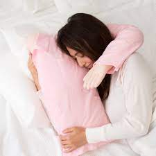 女子に聞いた「腕枕、好き？嫌い？」最強の“抱かれ枕”があるんですって