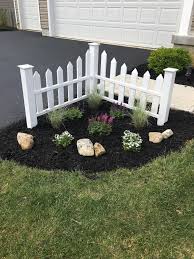 Front Yard Landscaping Ideas Below Are Our Preferred 34 Front Lawn Layouts Stepping Stones And Pa Front Yard Garden Small Front Yard Landscaping Front Yard