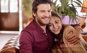 Check spelling or type a new query. Bir Dizi Aski Daha Gercek Oldu Genc Oyuncular Rabia Soyturk Ve Mustafa Mert Koc Ask Yasiyor Galeri Magazin
