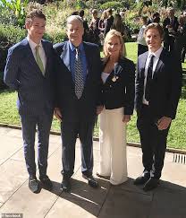 David leckie, one of the most senior executives in australian television, is dead. E Hebrrchuwunm