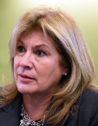 Beth Lindstrom's Instagram, Twitter & Facebook