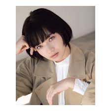 佐藤健さんが 綺麗だと思う女優は っていう質問に菜奈ちゃんと答えたらしいです 俳優さんが言う美人ってどんだけ綺麗なの菜奈ちゃん 笑 あとついにoggiまで出始めて 大人 nana komatsu fashion komatsu nana bobbed hairstyles with fringe