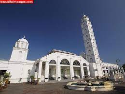 Masjid ini juga dikenali sebagai masjid besar atau masjid putih. World Beautiful Mosques Pictures