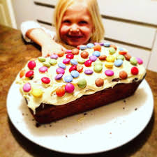 Cakeauxsmarties Nappagechocolatblanc Smarties Pleindecouleur Lia Smartiescake Whitechocolatespread Smarties C In 2020 Smarties Cake Cake Lover Baking