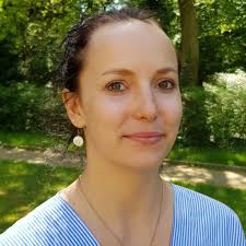 Sandra Kahl's Instagram, Twitter & Facebook