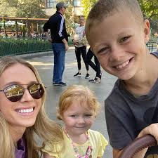 Dennis Heenan's Instagram, Twitter & Facebook