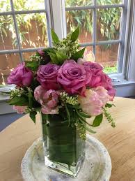 We did not find results for: I Frequently Use Glass Vases To Arrange Flowers Lining Them With Greenery Is An Easy Flower Vase Arrangements Flower Arrangements Diy Centerpieces Clear Vase