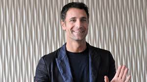 I due si sono incontrati da giovanissimi, quando entrambi erano pieni di sogni e di speranze. Buongiorno Mamma Raoul Bova Protagonista Della Nuova Serie Di Canale 5 Trama E Personaggi E Quando Inizia