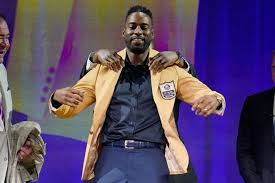 Calvin johnson is taking his rightful place in the pro football hall of fame on sunday, august 8, and it's a moment that plenty of folks can say they saw coming all along. 49zxnmkj17egdm
