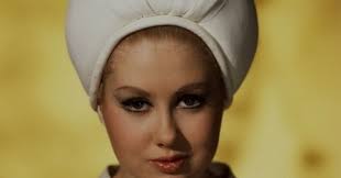 2001italia: Who's that girl? (actress-spotting in '2001: a space odyssey')