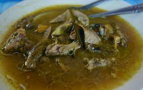 Awal mulanya berjualan dengan cara dipikul dan berkeliling kawasan kota lama. Gulai Kambing Bustaman Pak Sabar Phinemo Com