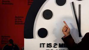 The clock represents the hypothetical global catastrophe as midnight and the bulletins opinion on how close the world is to a g. El Reloj Del Juicio Final Avanza 20 Segundos Y Esta Mas Cerca Que Nunca Del Apocalipsis Rt