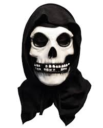 He openly questions the misfits gang about their powers, and in doing so reveals that he too has a power; Misfits The Fiend Kapuzen Maske Bestellen Horror Shop Com