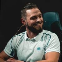 700+ profilů „Tholl“