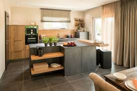 Wohnideen Kuche Mit Grauen Fliesen Grau Braune Einrichtung Und Bodentiefe Fenster Haus Kuchen Fingerhaus Wohnung Kuche