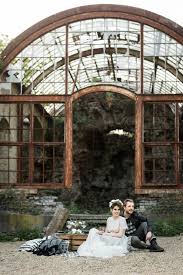 Musikalische Boho Grunge Hochzeit Am Lost Place In Schwarz Weiss Hochzeitslocation Heiraten Hochzeitsinspirationen