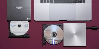 That's considerably shorter than the wavelength of invisible, infrared light that a cd player uses (780 nanometers), which is why dvds can store more than cds. The Best External Optical Drives For Dvds And Blu Rays In 2021 Reviews By Wirecutter