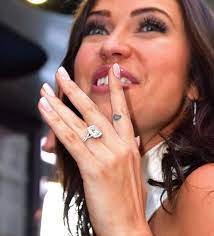 What does kaitlyn bristowe's engagement ring look like? Kaitlyn Bristowe S Engagement Ring From Jason Tartick Photos