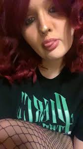 ella! >_< (@r0tt3n3lla)