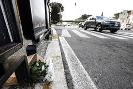 A roma in via plinio 11 la camiceria teoart propone camicie e abiti per uomo realizzati, anche su misura, con tessuti italiani. Roma Due Ragazze Investite E Uccise A Corso Francia Rai News