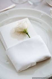Raffinato, delicato, elegante segnaposto per matrimonio formato da cuore dimensioni 5,5cm e nastri. Idee Segnaposto Matrimonio 35 Soluzioni Per I Vostri Tavoli Segnaposto Matrimonio Segnaposto Matrimonio