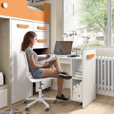 Come funzionalità salvaspazio si può aggiungere al doppio letto una scrivania a estrazione, indipendente oppure ancorata al letto alto. Perche Scegliere Un Letto A Castello Ros Con Armadio E Scrivania Estraibile Ros Furniture
