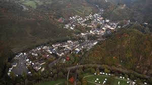 Altenahr ist ein beliebtes ausflugsziel an der ahr. Altenahr Wikiwand