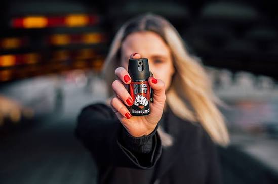 Projeto autoriza comercialização de spray de pimenta e arma de eletrochoque — Senado Notícias