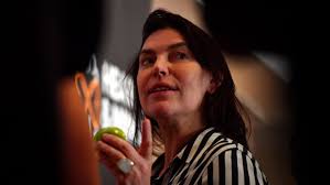 Gretel Packer packs artistic punch with philanthropic ways