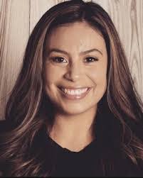 Arielle Pennington's Instagram, Twitter & Facebook