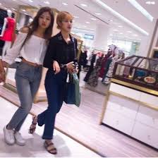 Here Is What Blackpink S Jennie Looks Like When She Gets To Pick Her Own Clothes Koreaboo Blackpink Fashion Fashion Kpop Outfits
