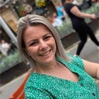 Leanne Barnett's Instagram, Twitter & Facebook