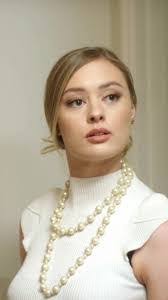 Amber Moyle's Instagram, Twitter & Facebook