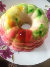 Puding roti tawar pelangi juga bisa jadi mood booster saat beraktivitas di rumah aja. Resepi Puding Roti Pelangi