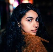 Sonia Tracy's Instagram, Twitter & Facebook