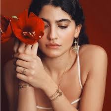 Anna Shelley's Instagram, Twitter & Facebook